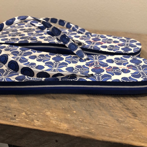 Vera Bradley flip flops 9-10 - Picture 4 of 7